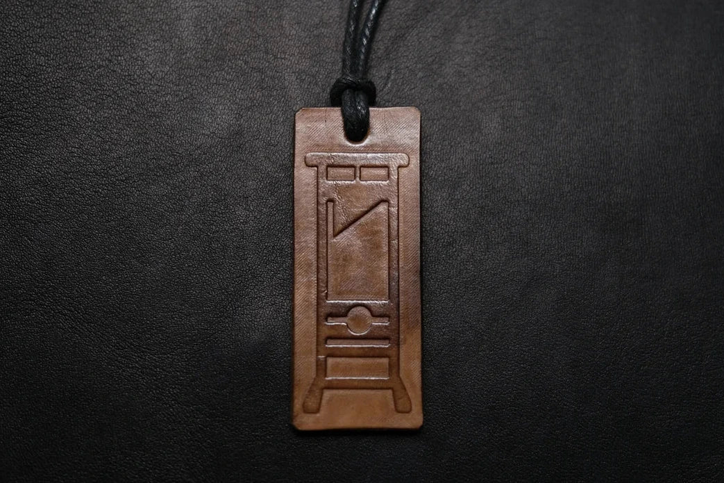 Guillotine Pendant